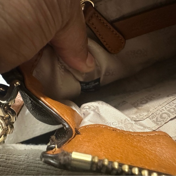Michael Kors Elegant Brown and Black Crossbody Bag with Gold Emblem - Picture 8 of 11